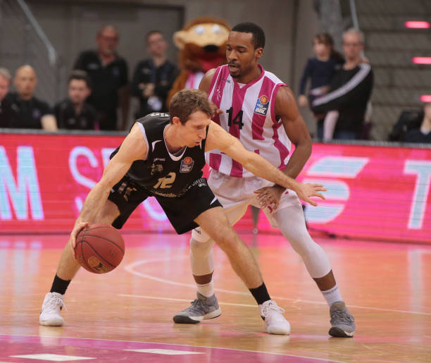 策略与财政 策略与财政