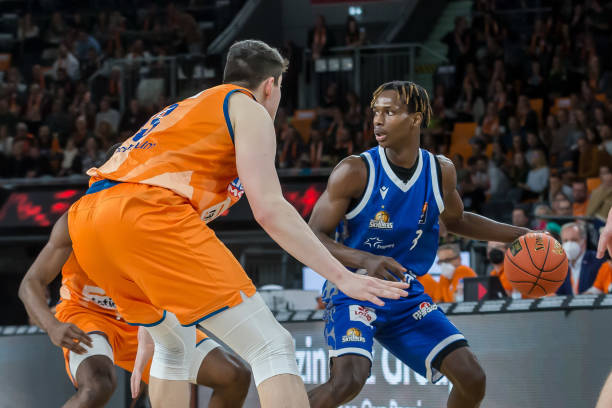 佩虽依旧是 佩虽依旧是